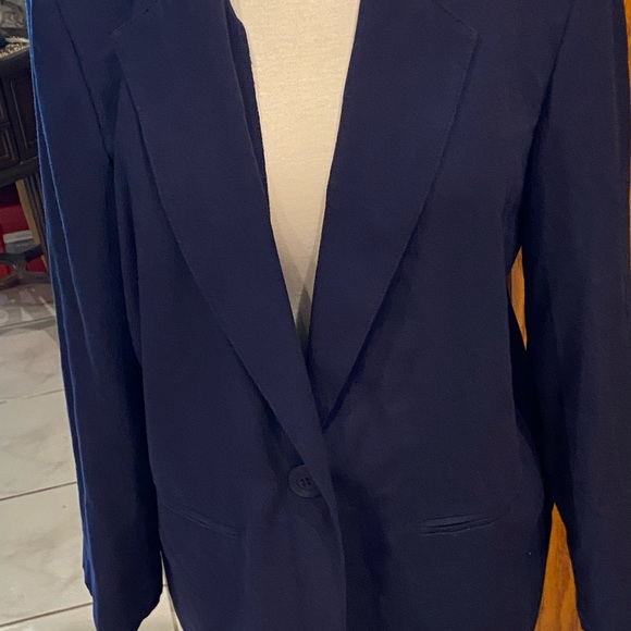 Light weight blazer by Sag Harbor color navy size 8petite 100% polyester - Picture 2 of 8